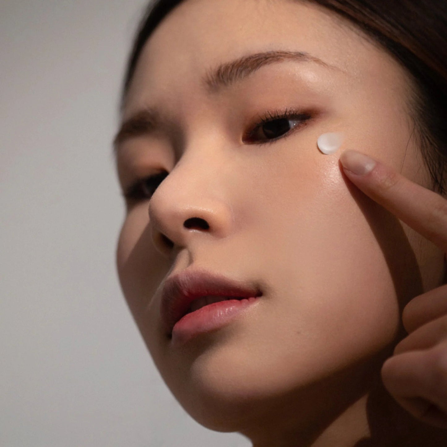 woman applying haruharu wonder eye cream.